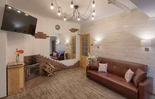 Гостиница Два крыла Ярославль Семейный номер с детской кроваткой-2