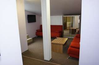 Гостиница Два крыла Ярославль Четырехместный номер с террасой-4