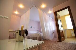 Гостиница Два крыла Ярославль Люкс романтический-2