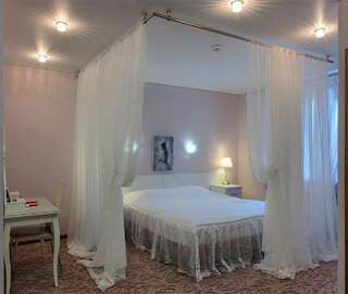 Гостиница Два крыла Ярославль Люкс романтический-3