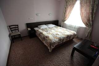 Гостиница Два крыла Ярославль Семейный номер с детской кроваткой-5