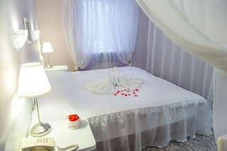 Гостиница Два крыла Ярославль Люкс романтический-1