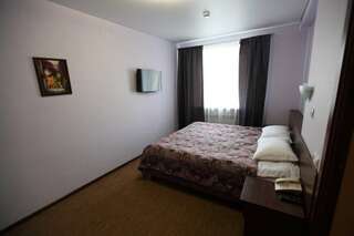 Гостиница Два крыла Ярославль Семейный номер с детской кроваткой-7