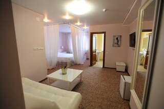 Гостиница Два крыла Ярославль Люкс романтический-4